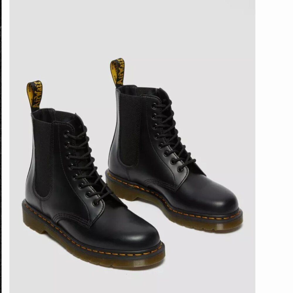 Dr. Martens 1460 Harper Smooth Leather Lace Up Boots, UNISEX Women 8/ Mens 7